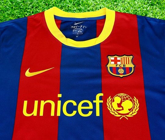 Camiseta De Fútbol Barcelona 2010 2011 Messi Retro Con Parche UEFA FIFA Camiseta De Fútbol Barcelona 2010 2011 Messi Retro Con Parche UEFA FIFA