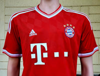 GERMAN BUNDESLIGA BAYERN MUNICH 2013-2014 UEFA SUPER CUP CHAMPION ADIDAS ROBBEN JERSEY LARGE  SOLD OUT!